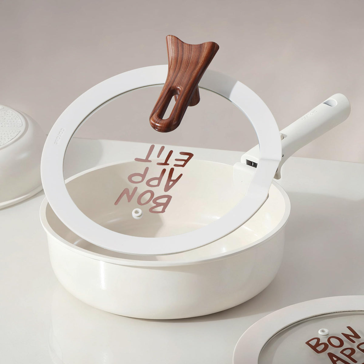 CAROTE detachable handles enable oven and grill use with minimal clutter