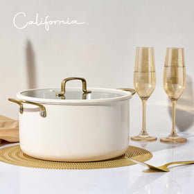 CAROTE dishwasher-safe stockpot simplifies post-cooking cleanup.