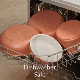 CAROTE easy-cleanup-ready set reduces oil use and sticky residue thanks to ceramic coating.