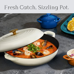 CAROTE enameled shell with a durable finish suitable for all stovetops.