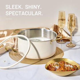 CAROTE stockpot with flared edges offers clean, drip-free pouring.
