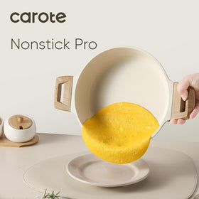 CAROTE rivetless interior minimizes sticking and simplifies cleaning.