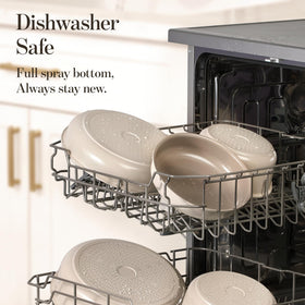 CAROTE silicone lids and accessories kept together for tidy, efficient cooking.