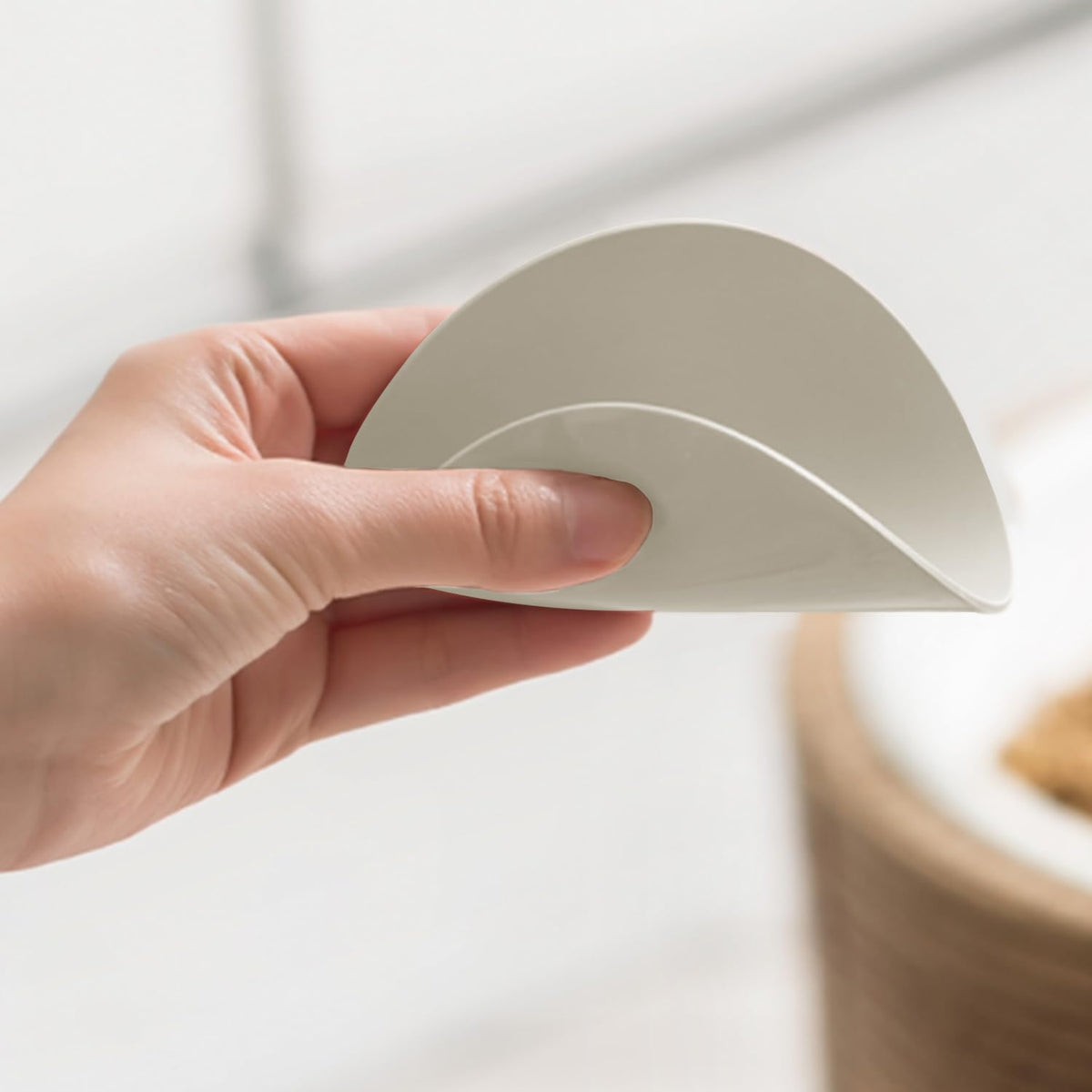 Carrotez dishwasher-safe silicone lid is easy to clean and reuse.