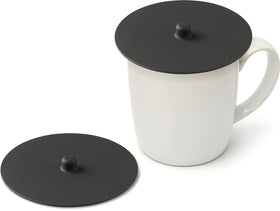 Carrotez silicone cup lid on a mug provides dust protection and warmth retention.
