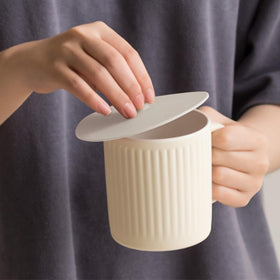 Carrotez ivory tea cup lid during steeping preserves aroma.