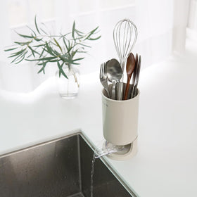 Carrotez Utensil Drying Holder made in Korea emphasizes quality materials.