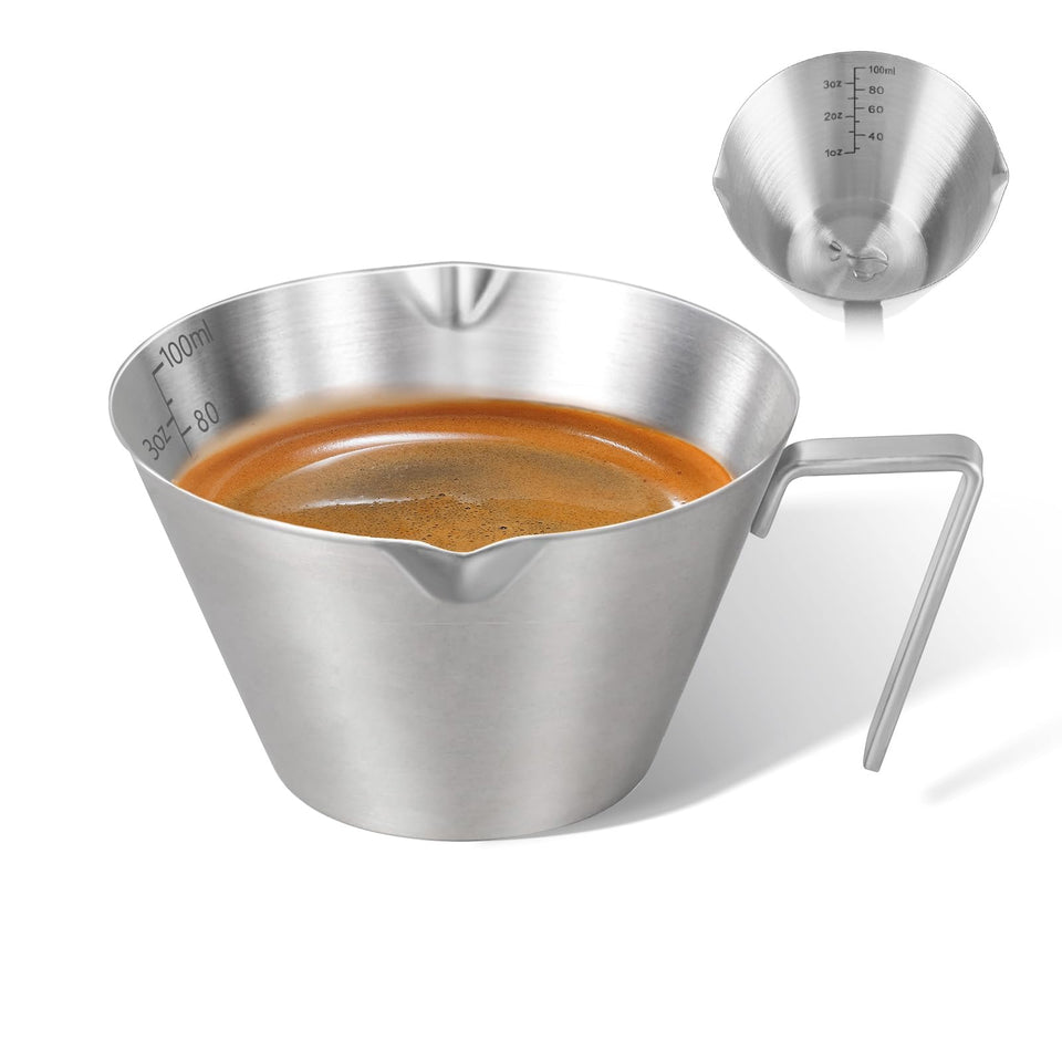 Carrottimes espresso cup with wide mouth and double spout for spill-free pouring.