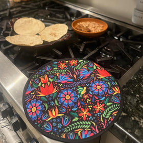 Casa De Queta heat-retaining tortilla holder ideal for warm servings.