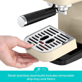 Removable 43.9 oz water tank of CASABREWS 3700 for multiple cups