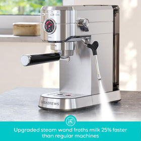 Casabrews 5418 PRO 20-bar pump delivering rich crema