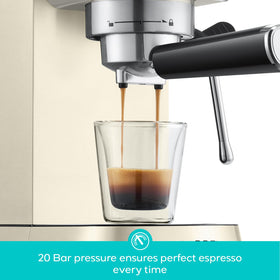 CASABREWS CM5418 milk frother steam wand enabling creamy latte texture at home.