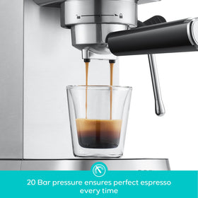 CASABREWS CM5418 steam milk frother illustrating microfoam for lattes