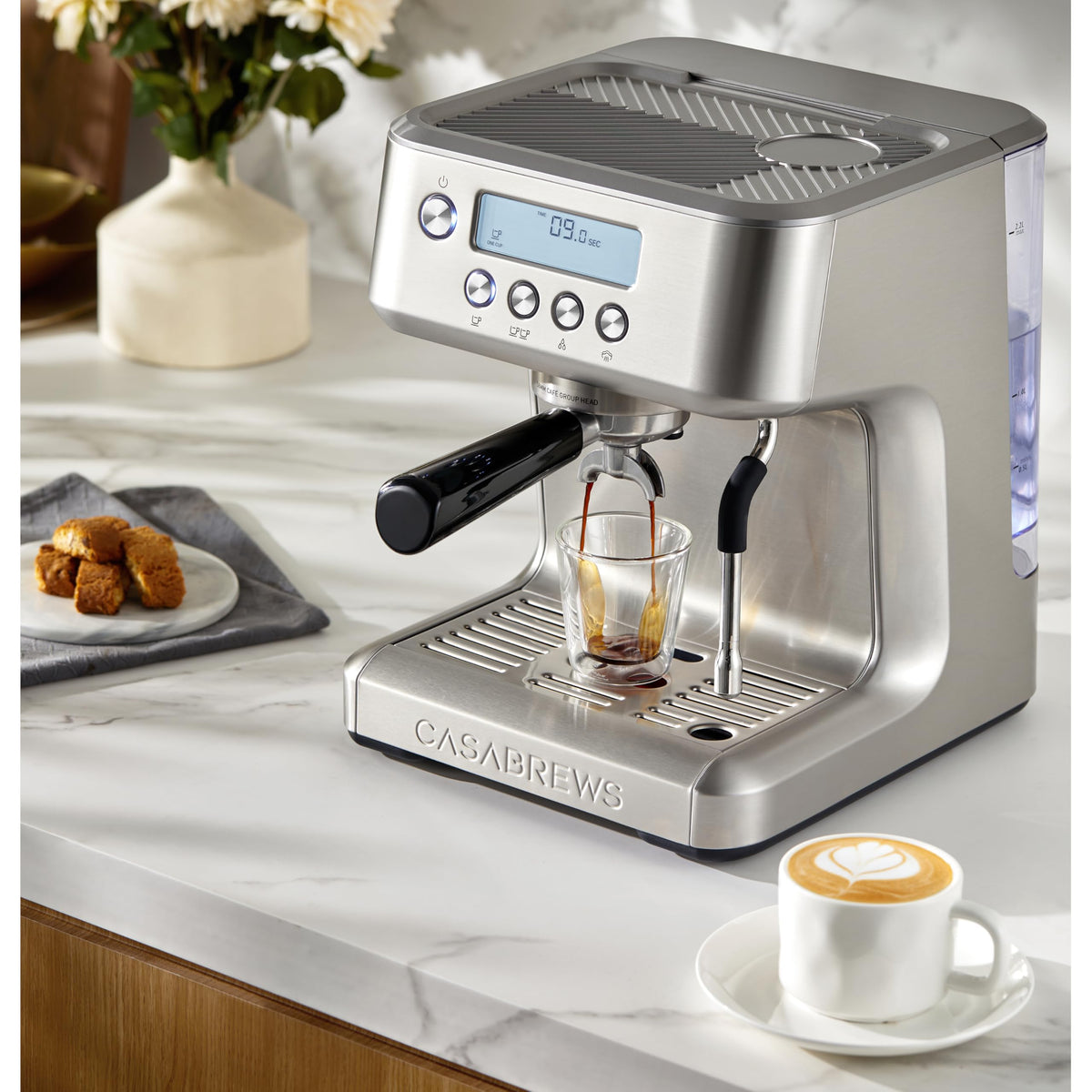 Casabrews Ultra Espresso Machine 20-bar pump demonstrates powerful extraction for rich espresso