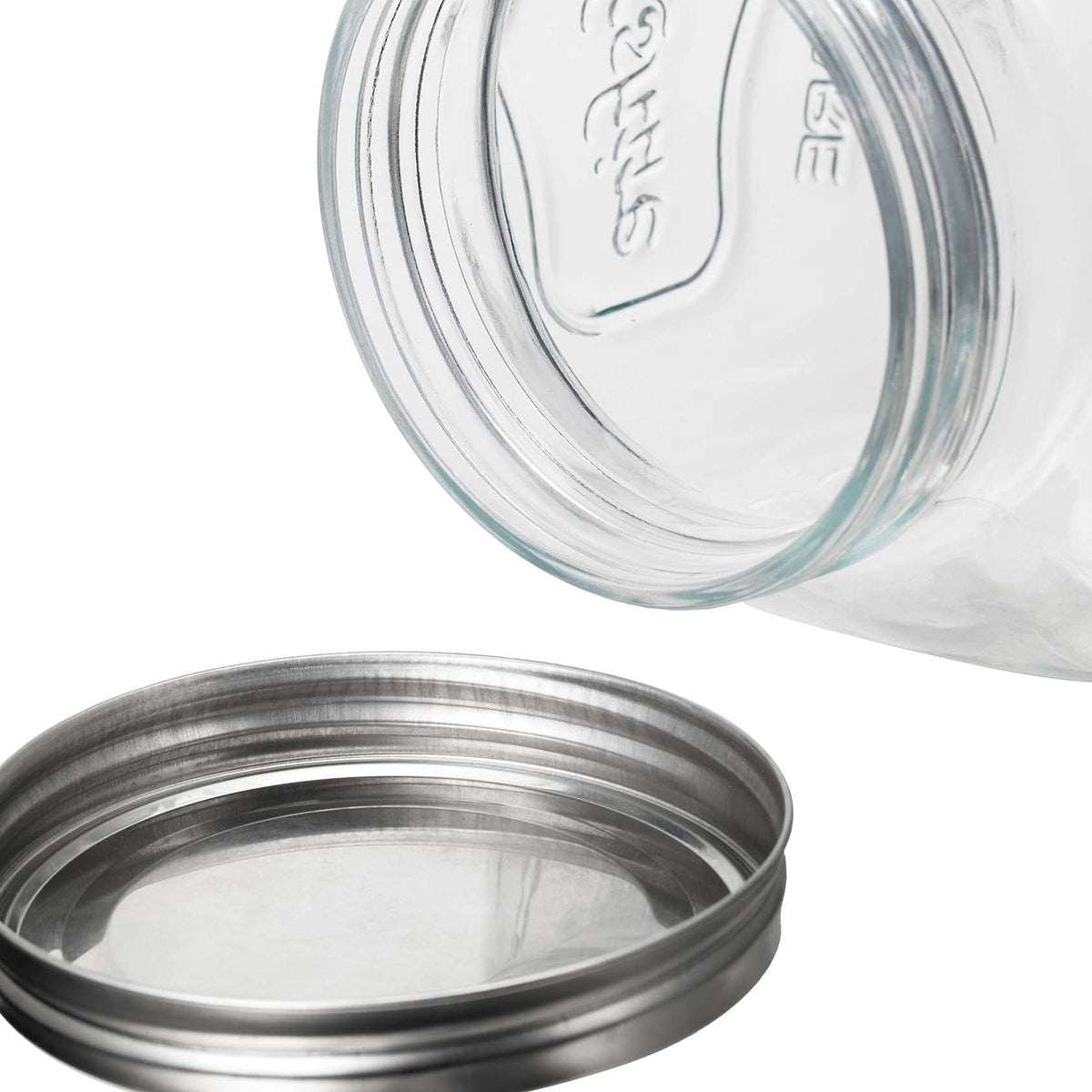 CATPOWER wide-mouth glass jar enables quick ingredient access and refills.