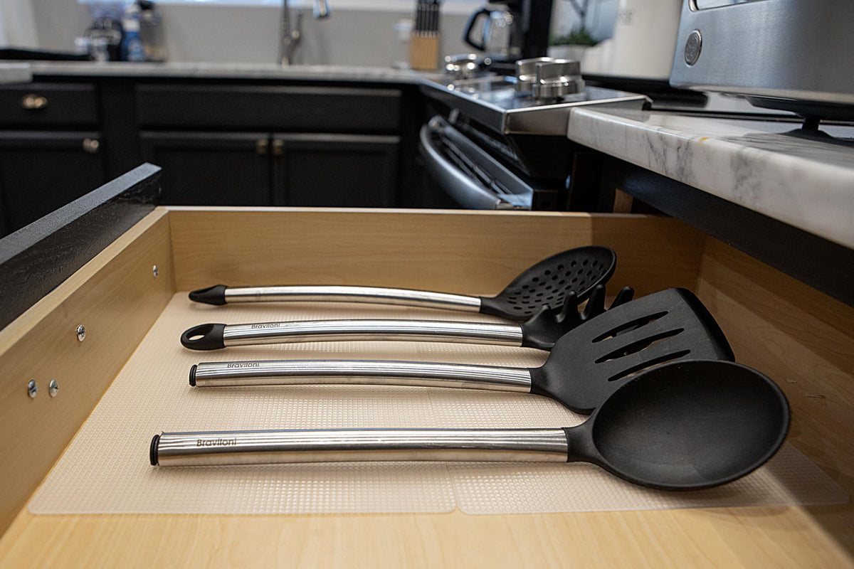 CatTongue Grips table top mat guards surfaces on shelves and workstations.