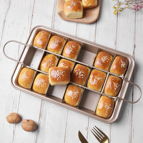 Versatile bakeware from Cayanmydery suitable for brownies, cakes, or snacks.