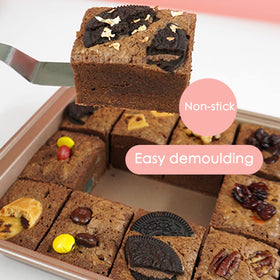 Oven-grip handles on the Cayanmydery pan provide secure handling during transfers.