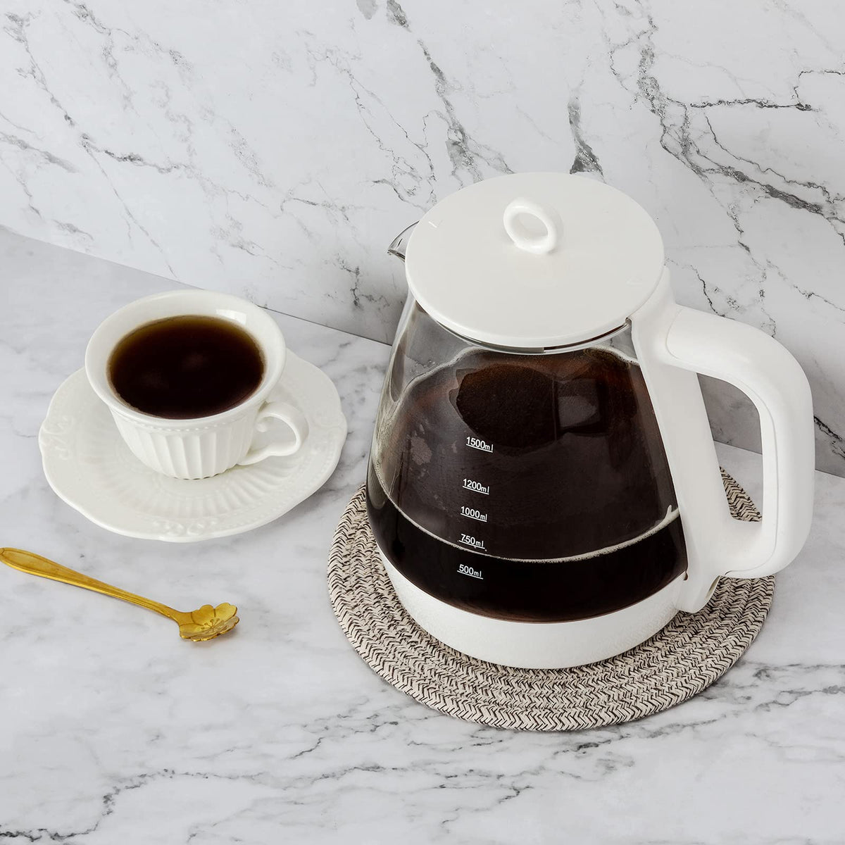 Cazzon kitchen mats shield tables when serving hot dishes and reduce noise.