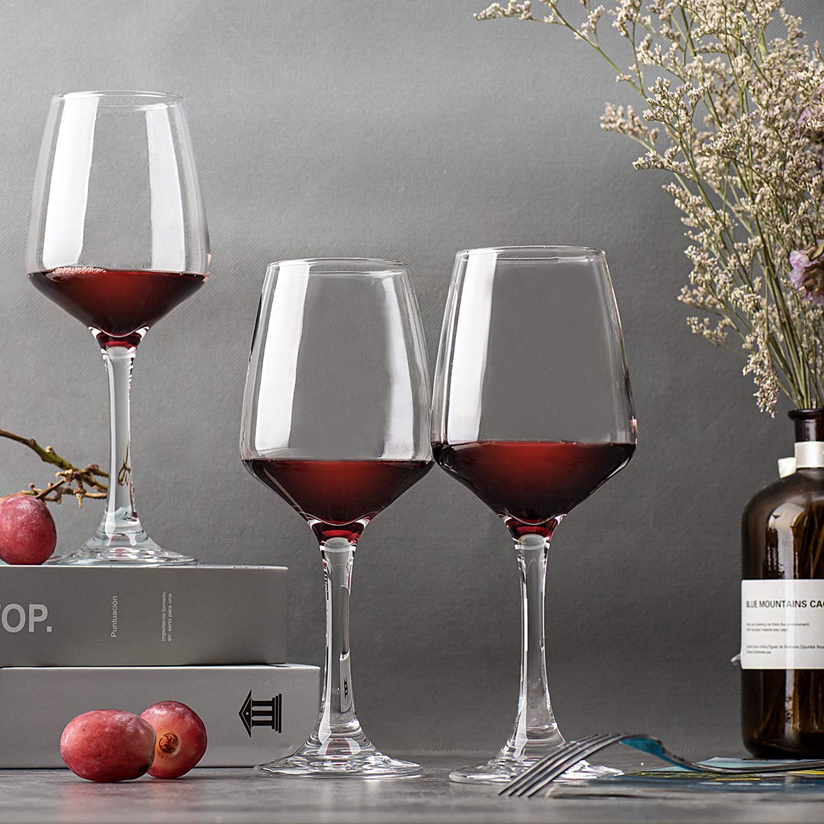 C Crest gift-ready wine glasses set, ideal for weddings or housewarmings.