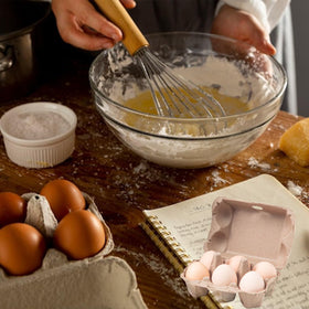 Ccuiicy refrigerator-friendly egg cartons help prevent rolling and save space