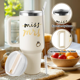 CENDARTE bridal tumbler in hand during commute for refreshing hydration