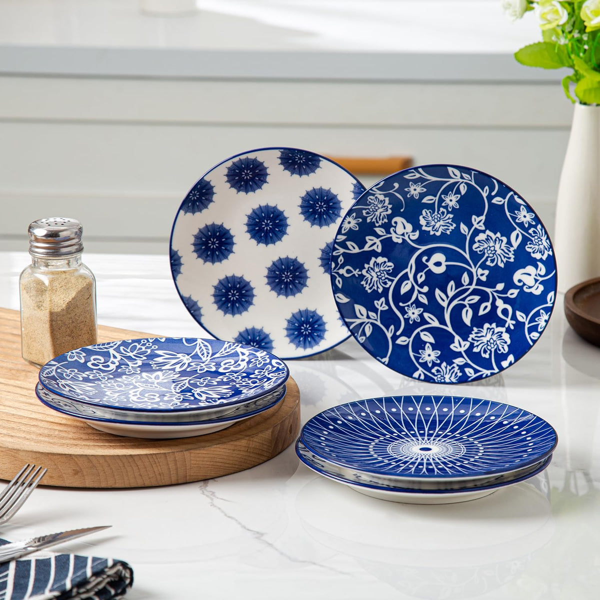 Cerkik Vintage Blue 6-inch stackable plate for space-saving storage.
