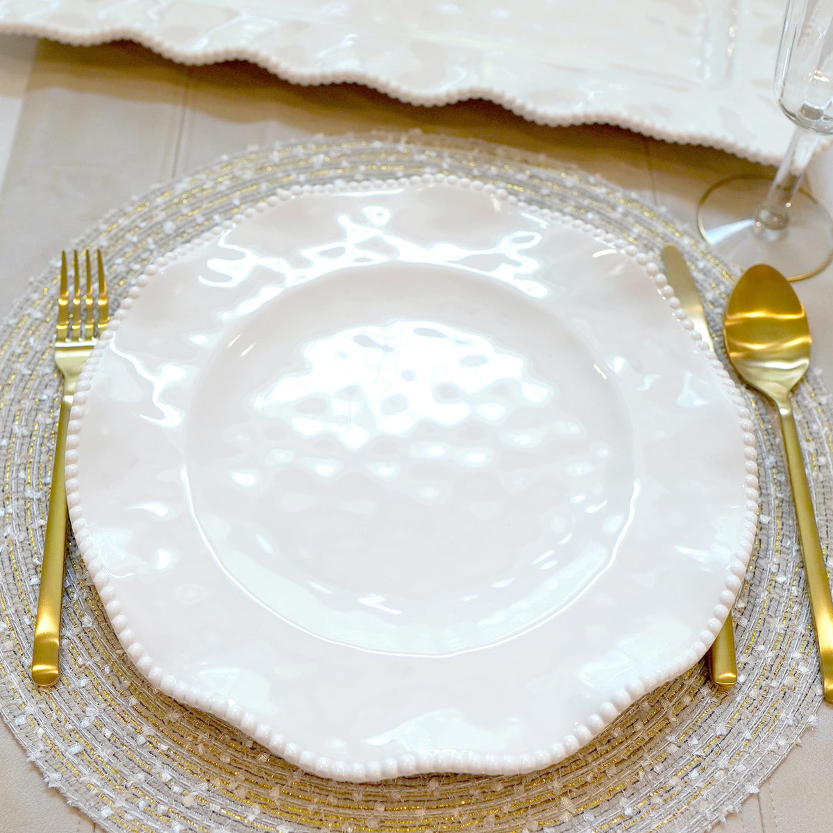 Perlette 12-piece service for 4, ideal for family dinners.