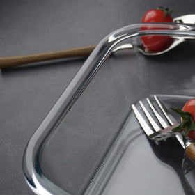 CGNWEEPS deeper square glass dish showcases generous capacity for layered meals.
