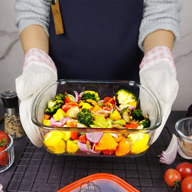 CGNWEEPS freezer-safe baking dish helps with odor prevention and leftovers.