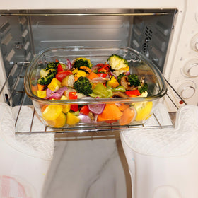 CGNWEEPS spill-prevention design minimizes mess during baking.