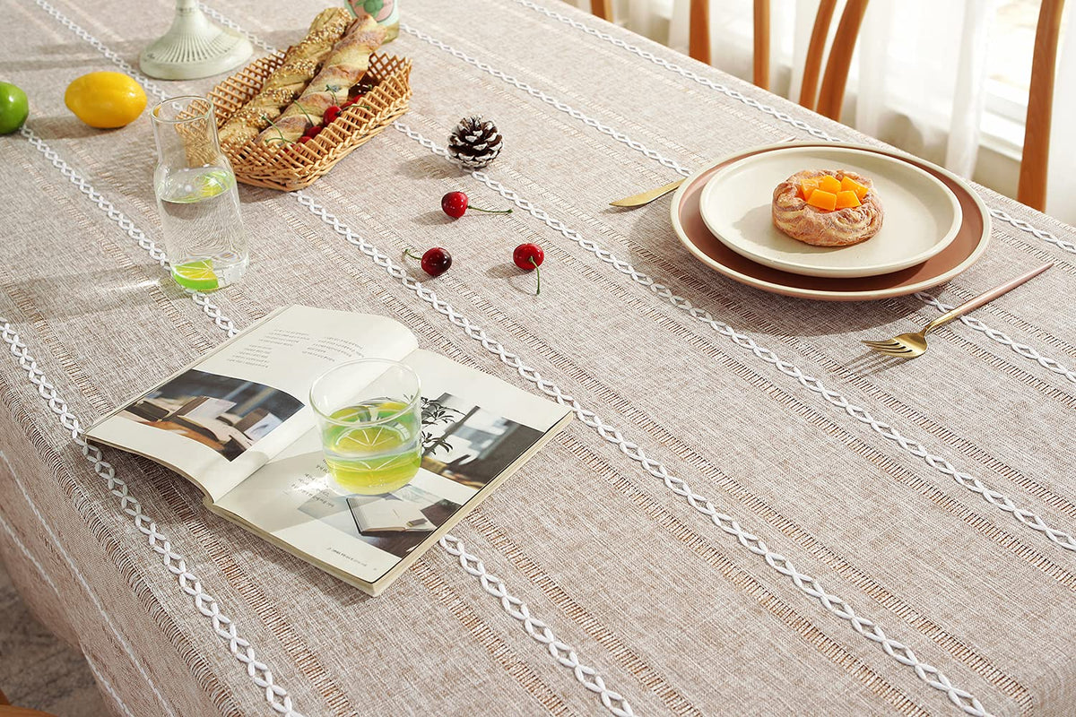 Chassic machine-washable tablecloth simplifies cleanup after meals