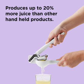 Ergonomic non-slip handles of Chef'n FreshForce provide a comfortable grip while squeezing.
