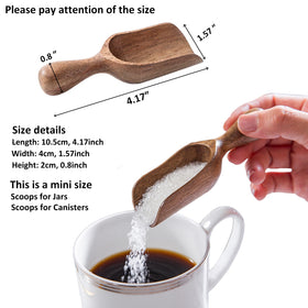 CHEF OLÉ mini coffee scoop in acacia wood for portioning beans.