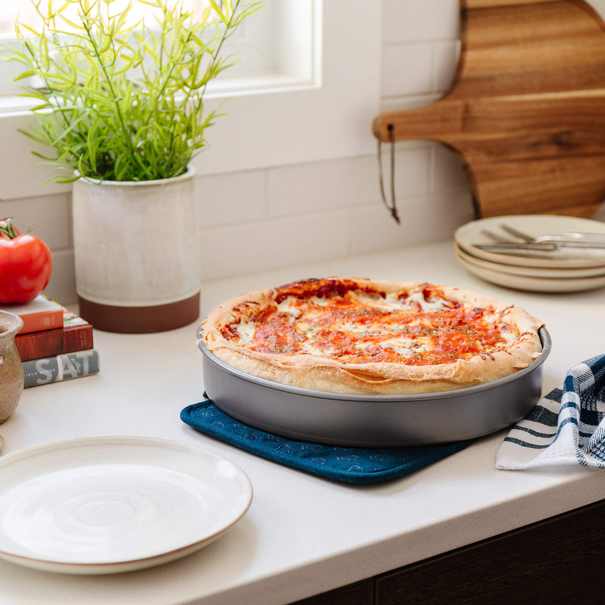 Chef Pomodoro Chicago Deep Dish Pan crisp edges and golden-brown bottom in every bake.