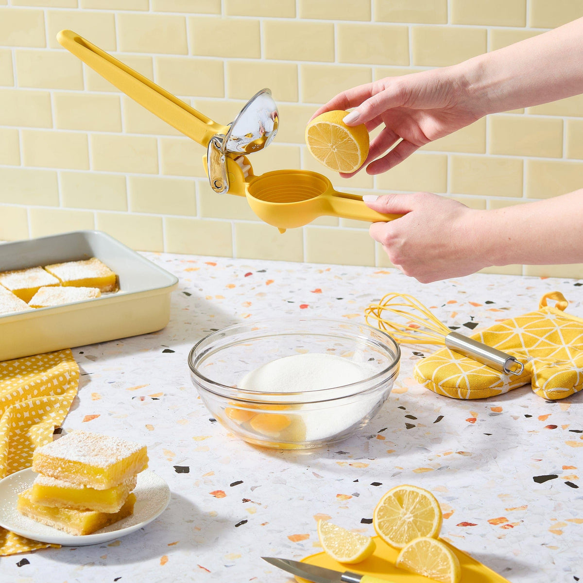 Chef'n FreshForce lemon juicer yellow-finish is easy to spot