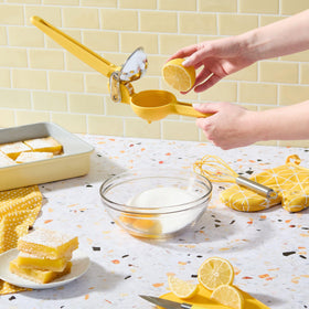 Chef'n FreshForce lemon juicer yellow-finish is easy to spot