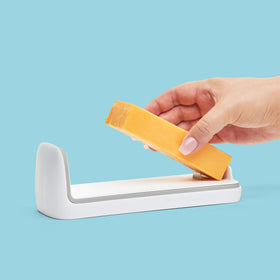 Slice'n Store built-in slicer delivers uniform slices for sandwiches.