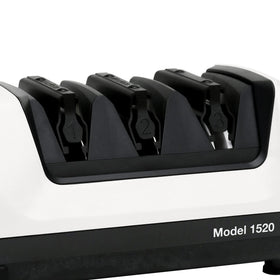Chefs Choice 1520 precision angle guides in clear view for accurate sharpening