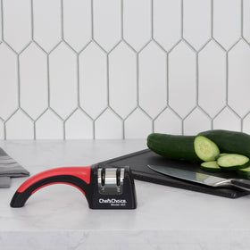 Chef'sChoice Pronto Hone compact footprint fits neatly on a busy kitchen counter.