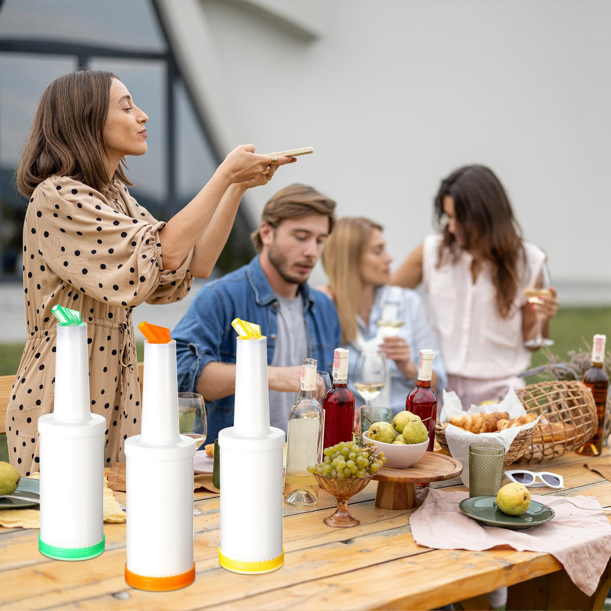 CHENGU bar pour bottles ideal for outdoor events and windy venues.