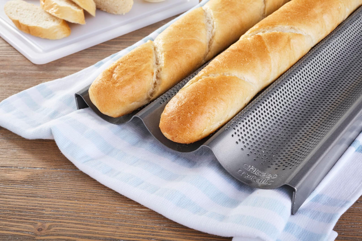 Chicago Metallic Commercial II measures 16 by 9 inches for baguette planning.