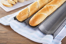 Chicago Metallic Commercial II measures 16 by 9 inches for baguette planning.