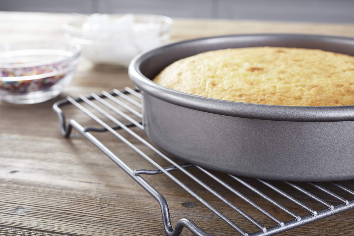 Chicago Metallic pan with straight sides for perfectly even cake layers.