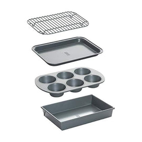 Chicago Metallic Professional 4-Piece Bakeware pan for even heat and reliable baking.