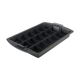 Chicago Metallic Slice Solutions brownie pan showing 9x13 baking area for uniform pieces.