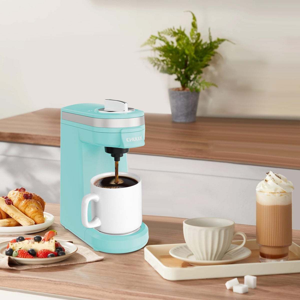 Four-hole needle on CHULUX Mini Coffee Maker ensures even pod extraction.