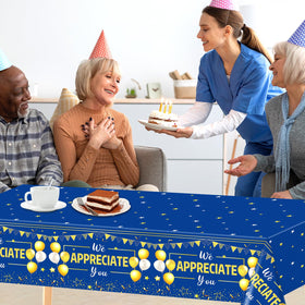CHUNNIN easy-clean tablecloth facilitates quick cleanup