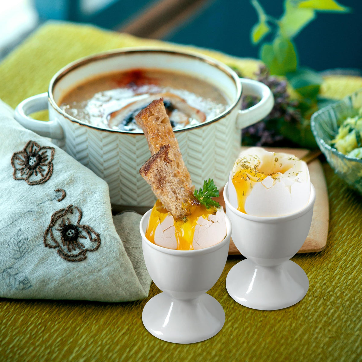 Cinf ceramic egg cups are easy to wipe clean after breakfast.