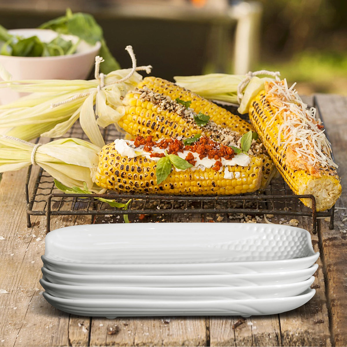 Cinf corn dish suited for picnics and barbecues, versatile serving tray.